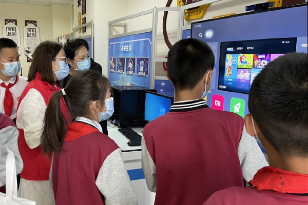 重庆：六十五中学志愿服务队进社区开展志愿服务