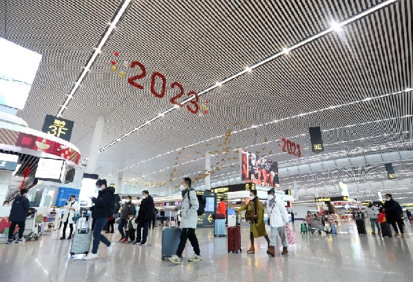 江北机场全天计划执行航班847个。江北机场供图