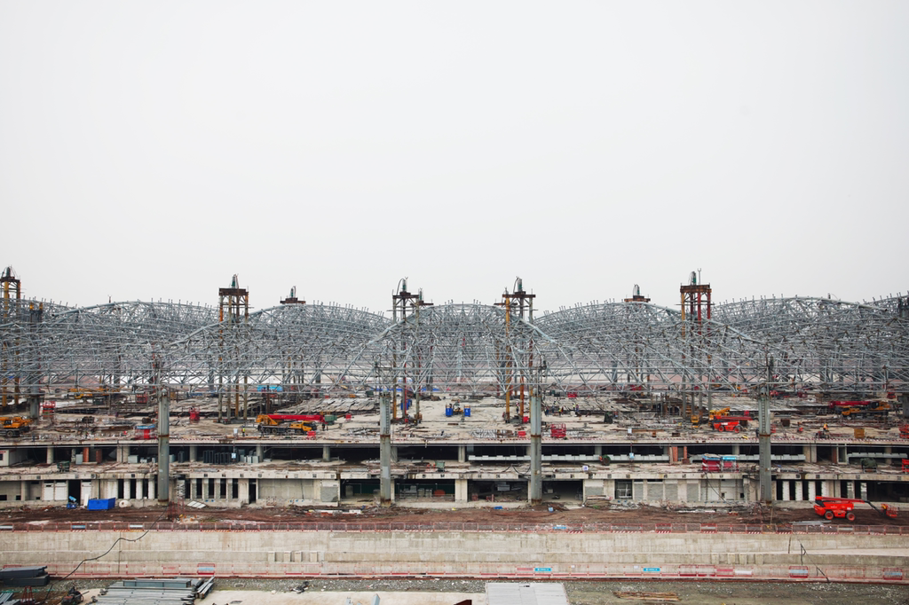重慶江北國際機場T3B航站樓整體屋蓋鋼結構全面封頂。重慶江北機場新聞中心供圖