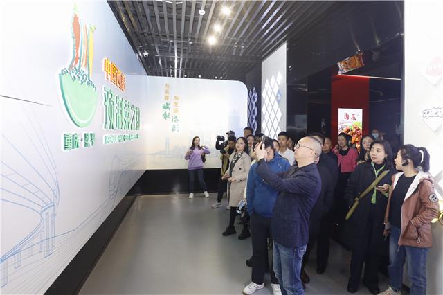 重庆记协新媒体专委会3月教育培训和创作实践活动在梁平举行6