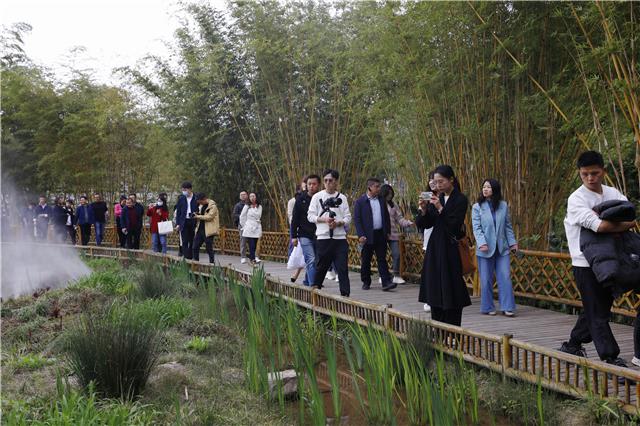 重庆记协新媒体专委会3月教育培训和创作实践活动在梁平举行7