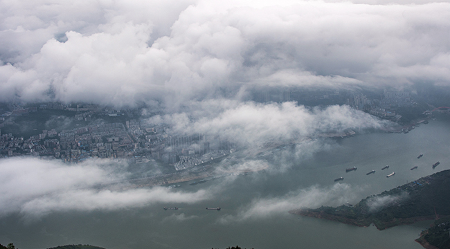 【“飞阅”中国】航拍长江三峡云雾壮景 再现“巫山云雨”