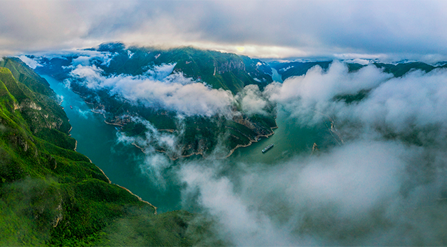 无人机视角：谷雨时节看三峡