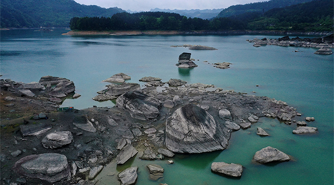 重庆小南海水位下降 高山湖泊现地质奇观