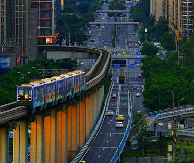 2021首屆重慶軌道交通攝影大賽優秀獎《穿梭城市間》