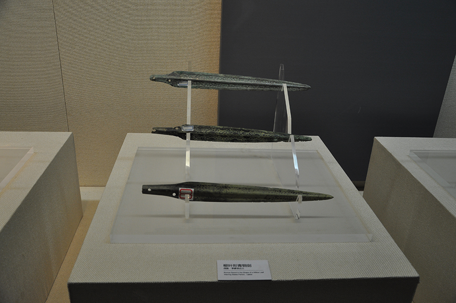 柳葉形青銅劍（戰國時期）。李家壩遺址出土，現藏于雲陽縣博物館。