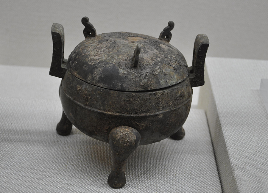 附耳青铜鼎（战国时期），李家坝遗址出土，现藏于云阳县博物馆。