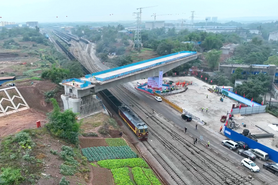 中国基建太牛了 5000吨高铁桥“轻盈”转体