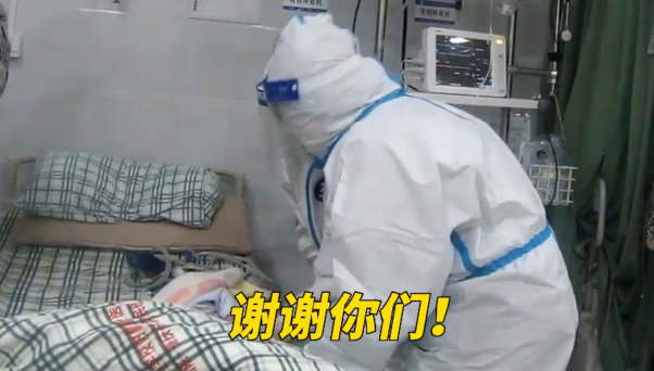 暖！新生儿因呛奶致呼吸困难，民警5分钟送达医院
