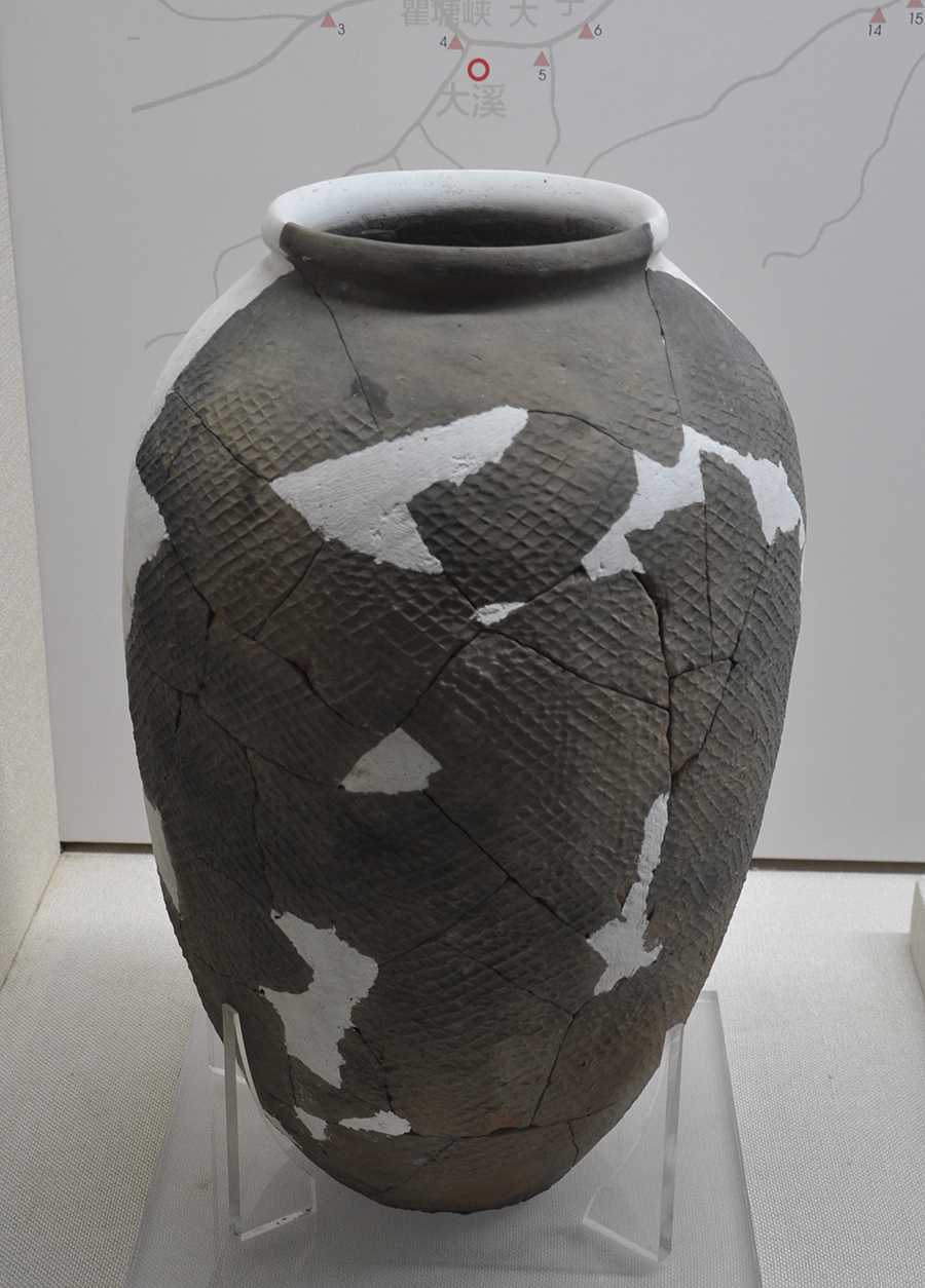 雲陽大地坪遺址出土的新石器時期陶罐。（藏與雲陽縣博物館）