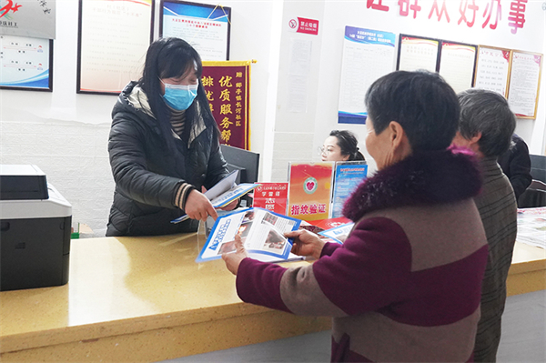 双桥消防依托社区党群服务中心普及冬防知识