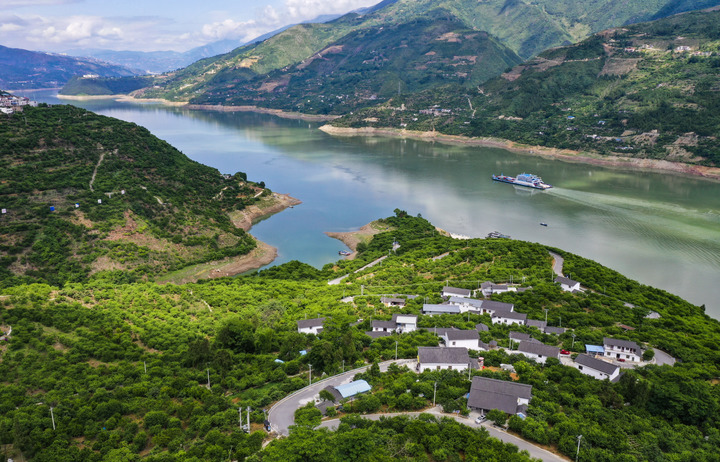 着力打造山清水秀美丽之地、人与自然和谐共生的美丽中国先行区