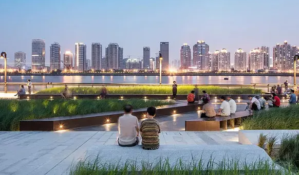 高品质打造滨江公共空间 推进城市更新试点建设