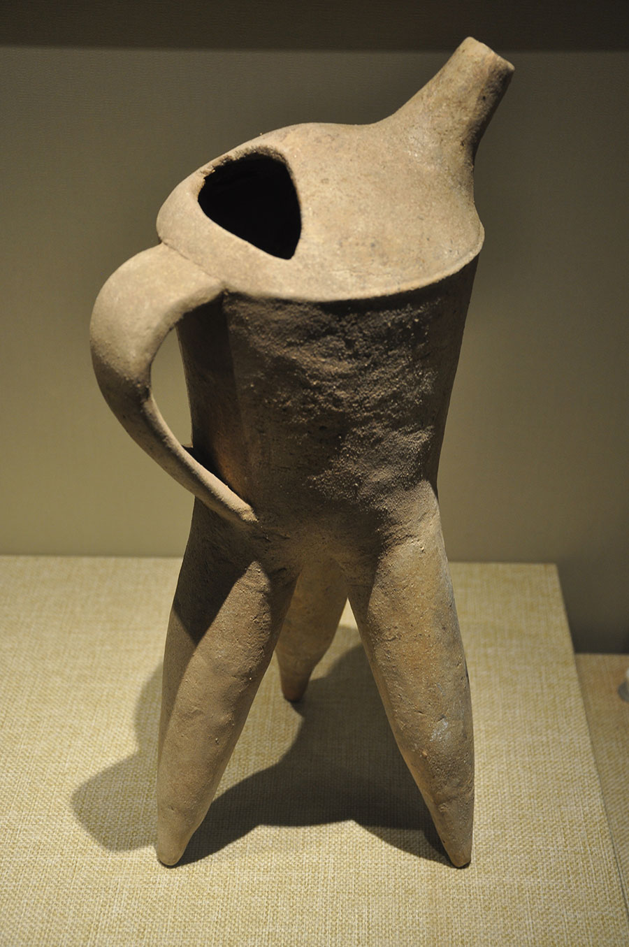 中壩遺址出土的商周陶盉，現藏于忠州博物館。