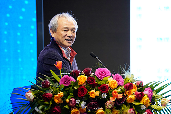 华东师范大学教授、博导吴刚平以《学习方式变革与教学设计》为主题，作专家报告。