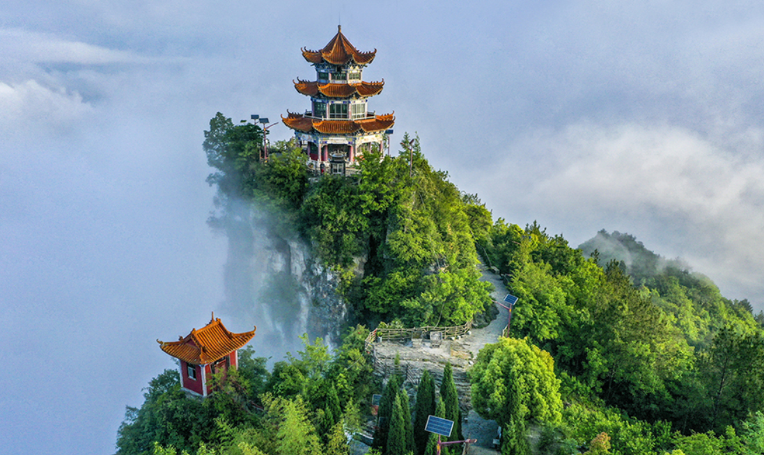 重庆巫溪：云雾中的云台寺