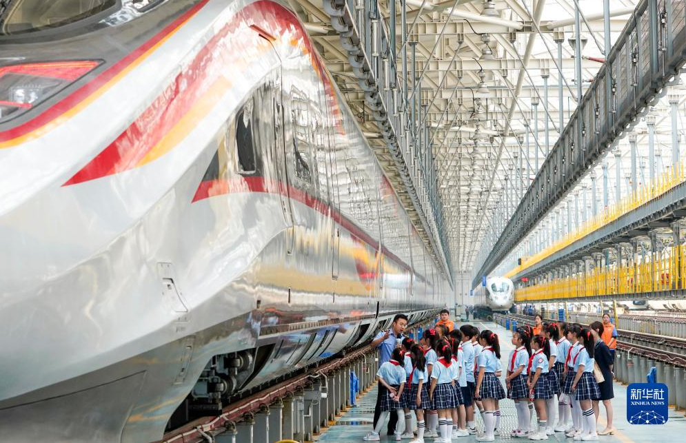 重慶：小學生探訪動車所 體驗中國高鐵科技