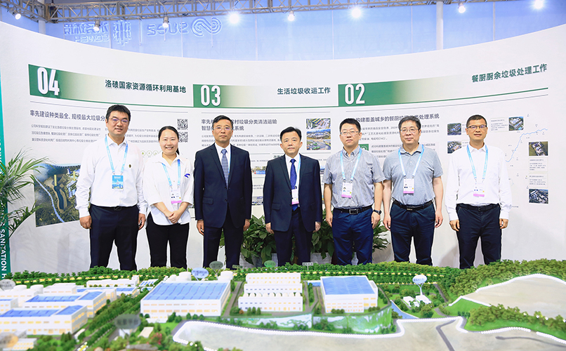 重慶水務環境集團領導與中國航太科技集團公司第六研究院副院長朱奇一行合影